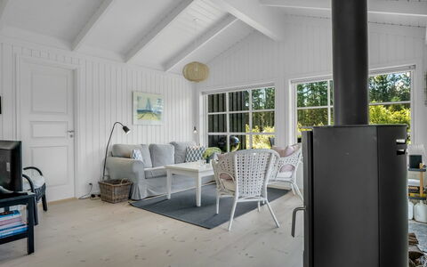 Ljupco - 950M from the Sea: Piso, Madera, Diseño De Interiores, Suelo, Mueble, Techo, Sala, Casa, Suelos De Madera, Habitación