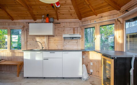 Villa Milla: Mueble, Diseño De Interiores, Piso, Suelo, Mesa, Techo, Cocina Y Comedor Mesa, Encendiendo, Silla, Casa