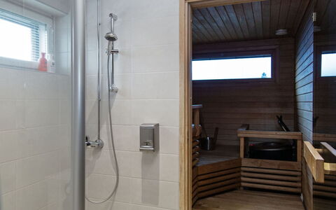 Tahko Spa Suites White B 7: Hierba, Casa, Cabaña, El Terreno Del Lote, Casa, Inmuebles, Césped, Vía Muerta, Casa De Campo, Porche