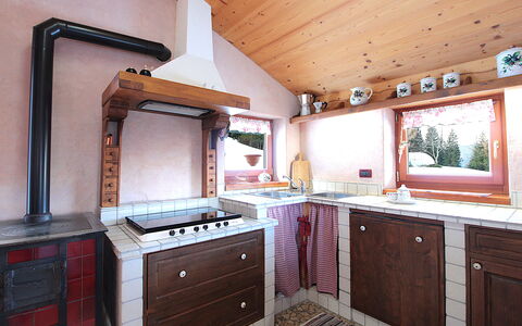 Baita Mountain View Pale San Martino: Gabinetes, Mostrador, Propiedad, Mueble, Cajón, Cocina, Madera, Diseño De Interiores, Ventana, Encendiendo