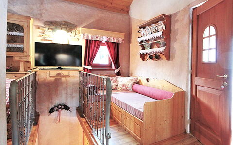 Baita Mountain View Pale San Martino: Propiedad, Mueble, Madera, Edificio, Comodidad, Diseño De Interiores, Suelo, Marco De La Cama, Piso, Ventana