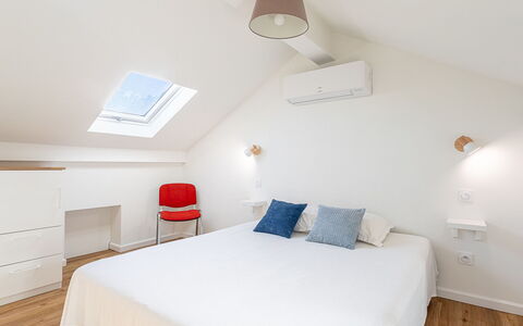 Maison Fabrégas: Diseño De Interiores, Mueble, Piso, Techo, Madera, Habitación, Suelo, Cama, Habitación, Textil