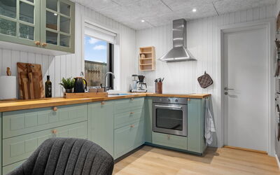 Hellena - 600M from the Sea