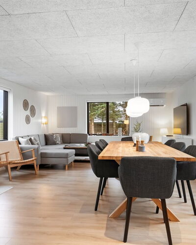 Hellena - 600M from the Sea