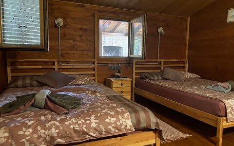 Casa Robinson Nature, Wifi, Istria, Croazia: Mueble, Madera, Suelo, Piso, Habitación, Diseño De Interiores, Cama, Habitación, Techo, Casa