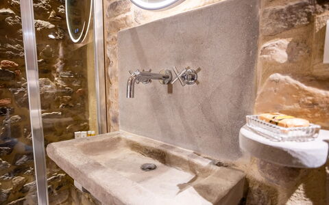 Maccari Suite: Arreglo De Tubería, Piso, Diseño De Interiores, Grifo, Baño, Lavabo, Plomería, Suelo, Encendiendo, Loseta