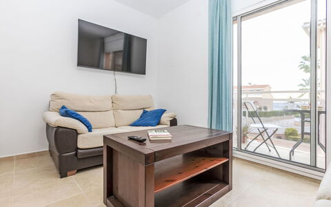 Llevant: Mueble, Propiedad, Sofá, Comodidad, Mesa, Edificio, Azur, Diseño De Interiores, Madera, Sombra