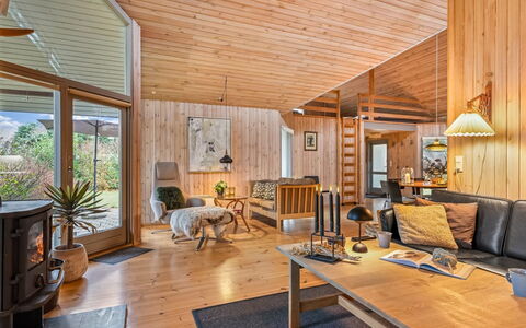 Gjorgjija - 50M from the Sea: Madera, Techo, Diseño De Interiores, Piso, Suelo, Mueble, Casa, Habitación, Sala, Sofá