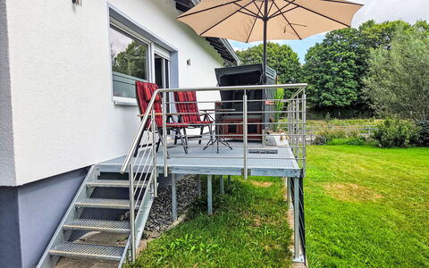 Schieder-Schwalenberg 100: Escalera, Pretil, Balcón, Porche, Manchas De Madera, Cubierta, Madera Dura, Balaustre, Pasarela, Mueble Para Exteriores