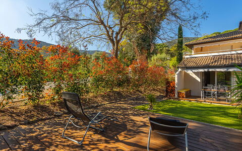 Les Terrasses de Cavalière Ii: Hoja, Sombra, Jardín, Luz De Sol, Paisajismo, Patio Interior, Yarda, Eco Hotel, Mueble Para Exteriores, Casa De Campo