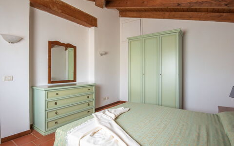 Villetta Mare Blu With Pool, Country Village, Stin: Diseño De Interiores, Mueble, Cama, Habitación, Madera, Piso, Suelo, Techo, Habitación, Sábana