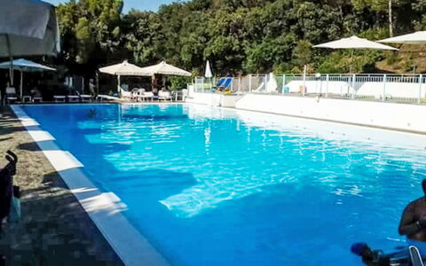 Castiglioncello 230: Piscina, Mueble Para Exteriores, Recurso, Ocio, Recreación, Paraguas, Sunlounger, Sombra, Eco Hotel, Vacaciones