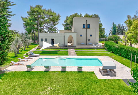Masseria Ceratonia: Azul, Inmuebles, Césped, Jardín, Piscina, Paisajismo, Mansión, Yarda, Sombra, Villa