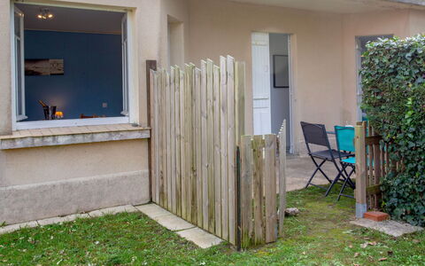 La Bernerie-En Retz 400: Madera, Patio Interior, Jardín, Inicio De Esgrima, Cerca, Yarda, Paisajismo, Manchas De Madera, Madera Dura, Cerca De Piquete