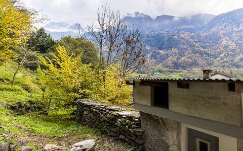 Borgonuovo Waterfall'S House: Piscina, Recurso, Material Compuesto, Mueble Para Exteriores, Sombra, Hotel, Eco Hotel, Fuente De Agua, Thermae
