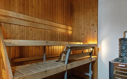 Nieminokka: Mueble, Diseño De Interiores, Piso, Suelo, Mesa, Techo, Cocina Y Comedor Mesa, Encendiendo, Silla, Casa
