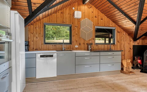Jantje - 500M to the Fjord: Madera, Techo, Cocina, Diseño De Interiores, Piso, Suelo, Ático, Mostrador, Manchas De Madera, Madera Dura