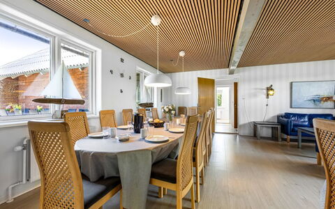 Solvey - 400M from the Sea: Mueble, Diseño De Interiores, Piso, Suelo, Techo, Habitación, Silla, Mesa, Departamento, Cocina Y Comedor Mesa