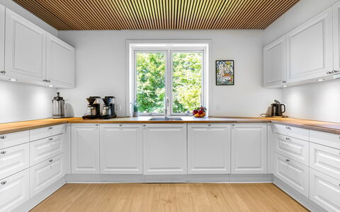 Solvey - 400M from the Sea: Mueble, Diseño De Interiores, Piso, Suelo, Techo, Habitación, Silla, Mesa, Departamento, Cocina Y Comedor Mesa