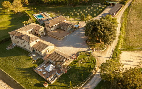 Le Volte, Borgo Campassini, Monteriggioni: Barrio Residencial, Casa, Casa, Inmuebles, Paisaje, Llanura, El Terreno Del Lote, Área Rural, Asentamientos Humanos, Cabaña