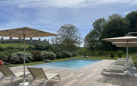 Le Volte, Borgo Campassini, Monteriggioni: Piscina, Mueble Para Exteriores, Mueble, Sunlounger, Silla, Material Compuesto, Sombra, Jardín, Recurso, Paraguas