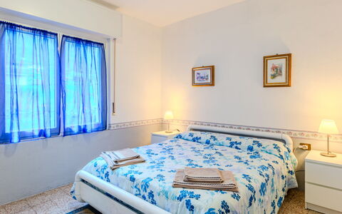 Delma: Habitación, Cama, Diseño De Interiores, Mueble, Suelo, Piso, Sábana, Lecho, Habitación, Departamento