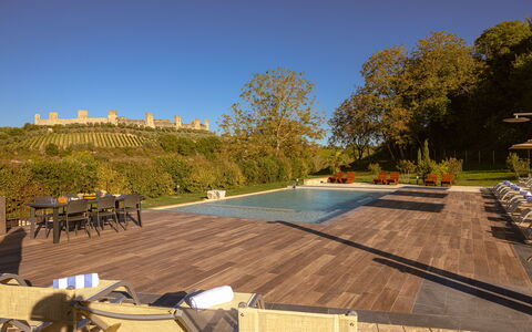 La Piazzetta, Borgo Campassini, Monteriggioni: Mueble, Mueble Para Exteriores, Jardín, Silla, Mesa Al Aire Libre, Eco Hotel, Sombra, Piscina, Sunlounger, Paisajismo