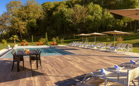 La Piazzetta, Borgo Campassini, Monteriggioni: Piscina, Mueble Para Exteriores, Mueble, Recurso, Sunlounger, Silla, Eco Hotel, Paraguas, Ocio, Jardín