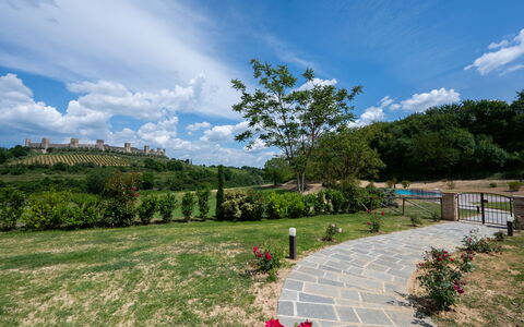La Piazzetta, Borgo Campassini, Monteriggioni: Hierba, Naturaleza, Paisaje, Pradera, Arbusto, El Terreno Del Lote, Llanura, Jardín, Primavera, Plantación