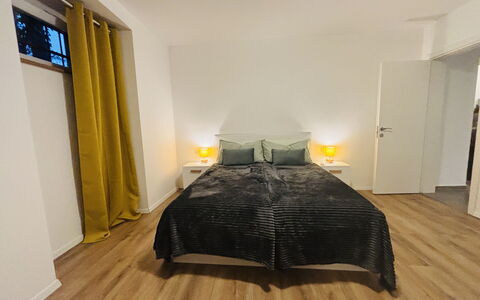 Appartamento Soul & Travel Ac And Wifi Croazia: Diseño De Interiores, Suelo, Piso, Mueble, Suelos De Madera, Cama, Madera, Habitación, Habitación, Techo