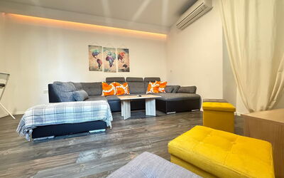 Appartamento Soul & Travel Ac And Wifi Croazia: Mueble, Diseño De Interiores, Sofá, Piso, Suelo, Madera, Techo, Habitación, Sala, Encendiendo