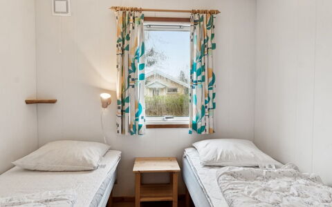 Ginette - 500M from the Sea: Madera, Habitación, Cama, Casa, Litera, Marco De La Cama, Lecho, Hostal, Linos, Sábana