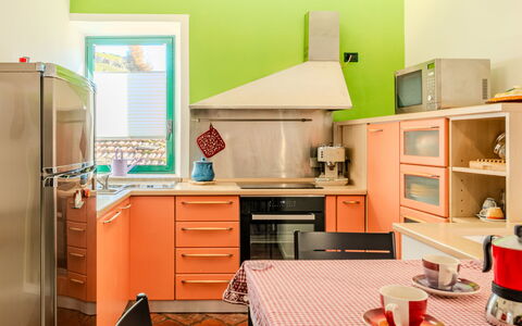 Tzoffhaus: Cocina, Aparato De Cocina, Diseño De Interiores, Electrodoméstico, Mostrador, Mueble, Techo, Gabinetes, Electrodoméstico, Encendiendo