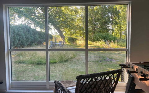 Floora - 20M from the Sea: Vaso, La Luz Del Día, Sombra, Plantas Leñosas, Silla, Tratamiento De La Ventana, Eco Hotel, Cocina Y Comedor Mesa, Edificios Del Jardín