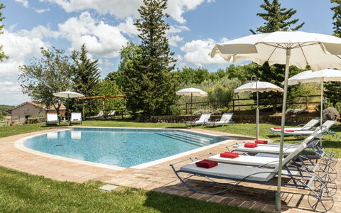 Podere Monti: Piscina, Mueble, Mueble Para Exteriores, Sunlounger, Recurso, Jardín, Silla, Paraguas, Sombra, Eco Hotel