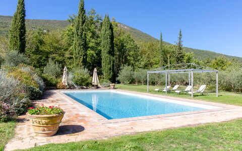 Villa la Felce: Piscina, Recurso, Jardín, Paisajismo, Eco Hotel, Mueble Para Exteriores, Fuente De Agua, Ocio, Losa, Sombra