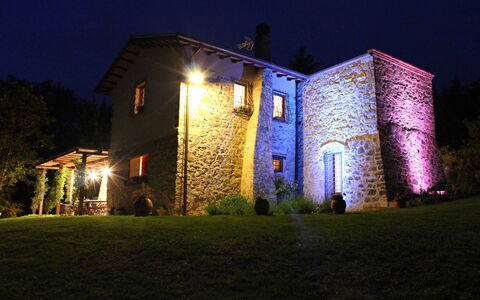 Villa la Felce: Casa, Casa, Cabaña, Noche, Inmuebles, La Iluminación Del Paisaje, Jardín, Casa De Campo, Medianoche, Yarda