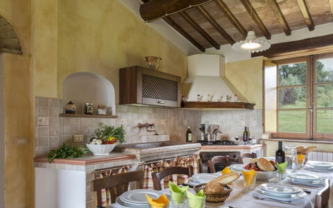 Podere Aurora: Diseño De Interiores, Mueble, Cocina, Piso, Madera, Casa, Techo, Habitación, Suelo, Casa
