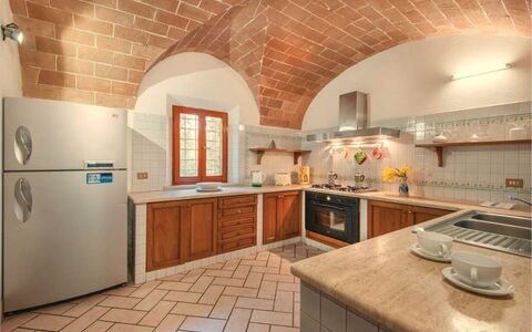Il Tinaio: Cocina, Techo, Diseño De Interiores, Aparato De Cocina, Electrodoméstico, Mostrador, Piso, Gabinetes, Electrodoméstico, Mueble