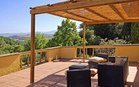 La Palazzina: Madera, Porche, Mueble, Sombra, Manchas De Madera, Madera Dura, Estructura Al Aire Libre, Techo, Balcón, Mueble Para Exteriores