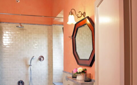 Bagnoletto: Pared, Diseño De Interiores, Arreglo De Tubería, Baño, Naranja, Techo, Plomería, Grifo, Encendiendo, Lámpara