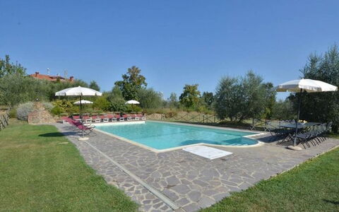 Villa Il Poggio: Mueble Para Exteriores, Mueble, Piscina, Inmuebles, Jardín, Silla, Paisajismo, Hacienda, Recurso, Eco Hotel