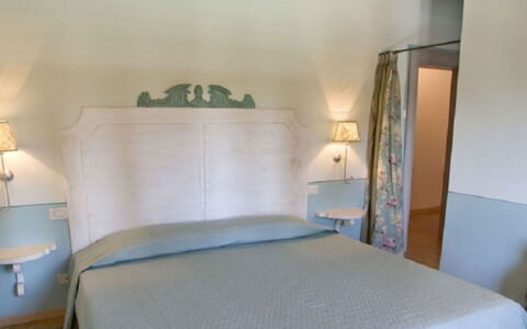 Villa Santa Virginia: Mueble, Habitación, Sábana, Linos, Suelo, Lecho, Diseño De Interiores, Piso, Cama, Marco De La Cama