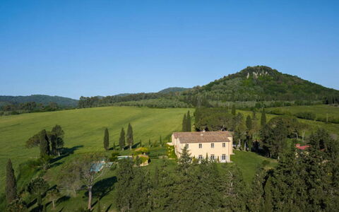 Villa Il Serraglio: Paisaje, El Terreno Del Lote, Inmuebles, Área Rural, Llanura, Campo, Prado, Casa De Campo, Plantación, Pasto