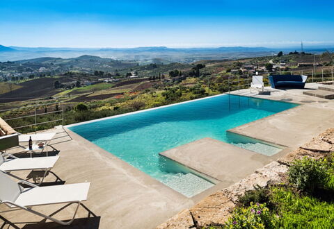 Villa Eroica: Piscina, Azul, Recurso, Material Compuesto, Eco Hotel, Mueble Para Exteriores, Sunlounger, Thermae, Sombra, Ciudad De Vacaciones