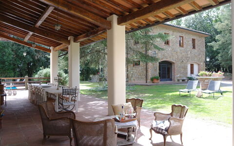 Villa Antonella: Madera, Mueble, Sombra, Jardín, Porche, Inmuebles, Columna, Hacienda, Estructura Al Aire Libre, Patio Interior