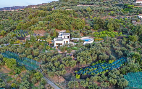 Villa Liliana: Barrio Residencial, Paisaje, Vista Panorámica, Fotografía Aérea, Inmuebles, Suburbio, Plantación, Eco Hotel, Villa