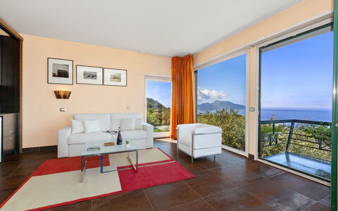 Villa Liliana: Mueble, Diseño De Interiores, Piso, Habitación, Suelo, Mesa, Techo, Silla, Departamento, Sofá