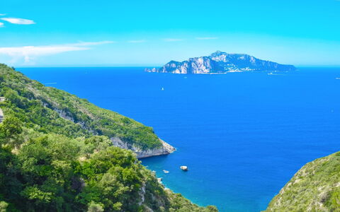 Villa Campanella: Azul, Agua, Cuerpo De Agua, Paisaje Natural, Costeras Y Los Accidentes Geográficos Oceánico, Costa, Mar, Verano, Promontorio, Montaña
