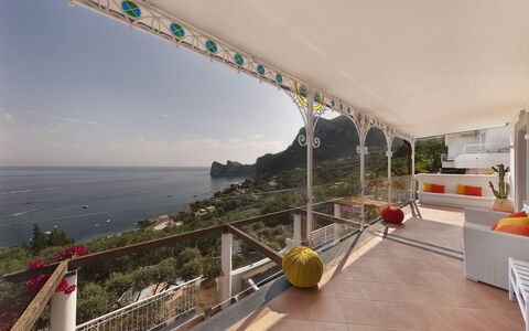 Villa Nerano: Mueble, Silla, Recurso, Balcón, Costa, Eco Hotel, Planta De Casa, Villa, Bahía, Maceta